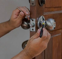 Locksmith in jacksonville Working on a Lock
